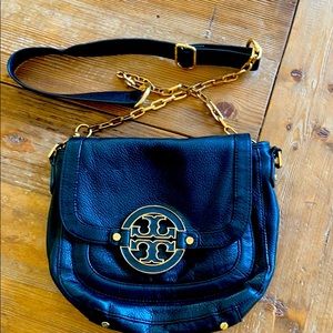 Tory Burch Navy purse in great condition